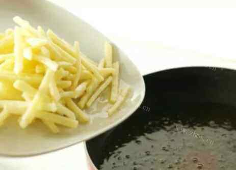 美味的香酥椒盐土豆条做法图解5)