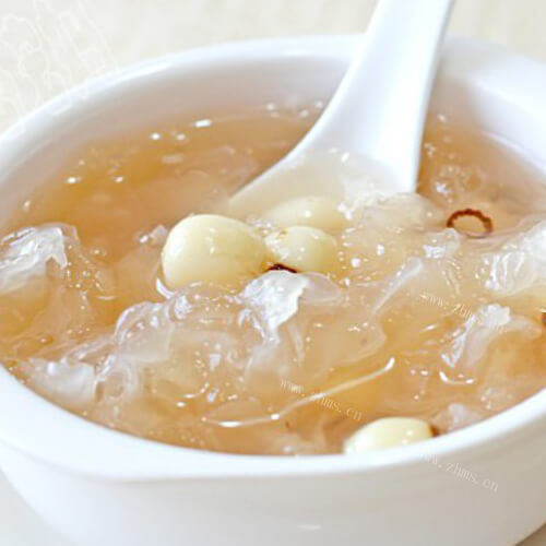 美味的银耳莲子羹做法 
