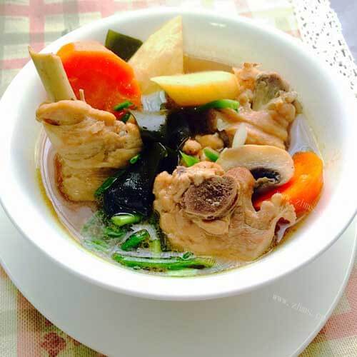 美味的鸡腿海带汤