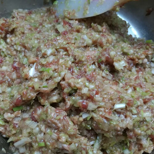 清爽牛肉白菜饺子馅的做法 