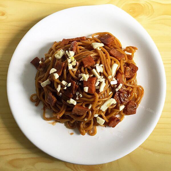 美味的牛肉炒拉面的做法