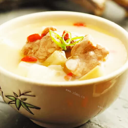 美味的炖羊肉汤