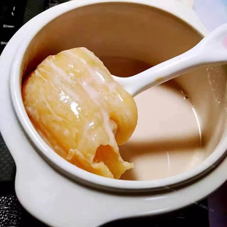 滋补的炖鱼胶