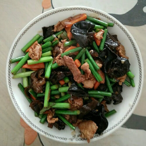 美味的蒜苔木耳炒肉