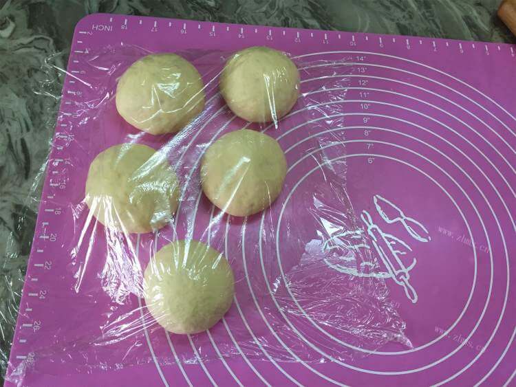 好吃的椰香花型面包做法图解4)