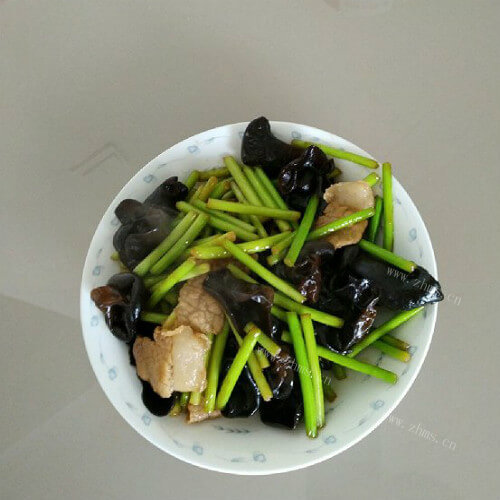 美味的蒜苔木耳炒肉