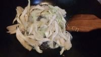 好吃的葱爆平菇做法图解6)
