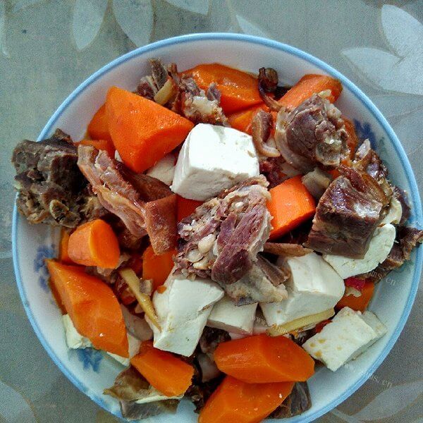 家常羊肉炖豆腐的做法 