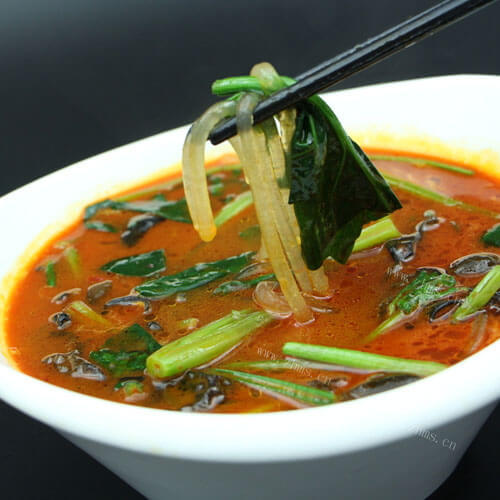 可口的酸辣羊肉汤