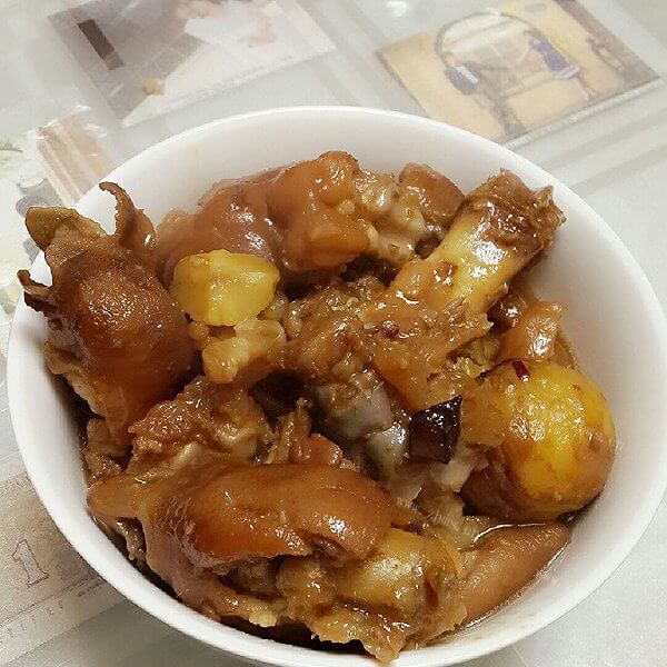 美味的黄酒炖猪蹄