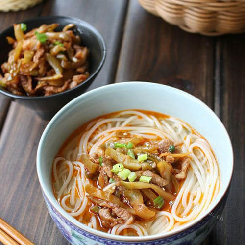 独特的榨菜肉丝面的做法