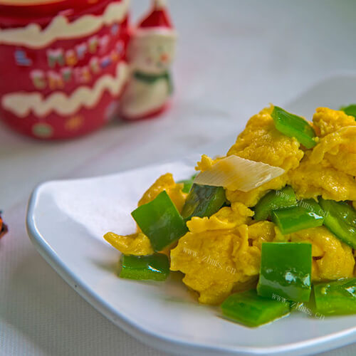 美味的韭菜青椒炒鸡蛋