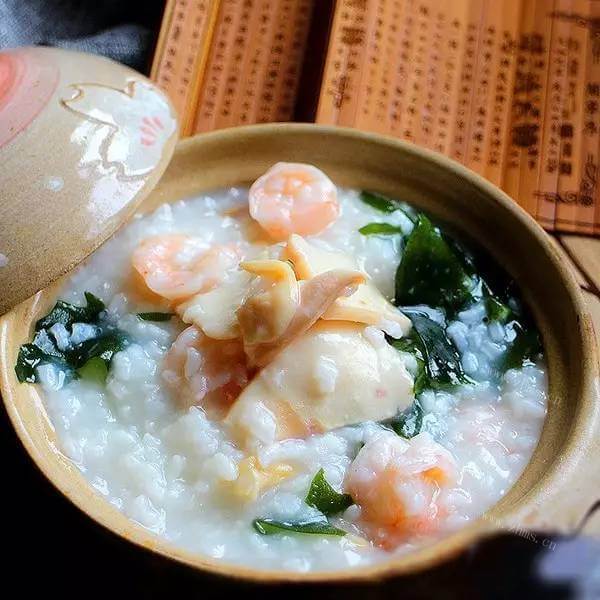 美味砂锅海鲜粥