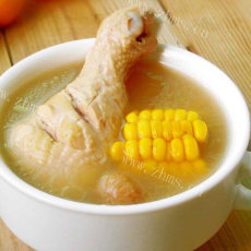 美味的鸡腿玉米汤