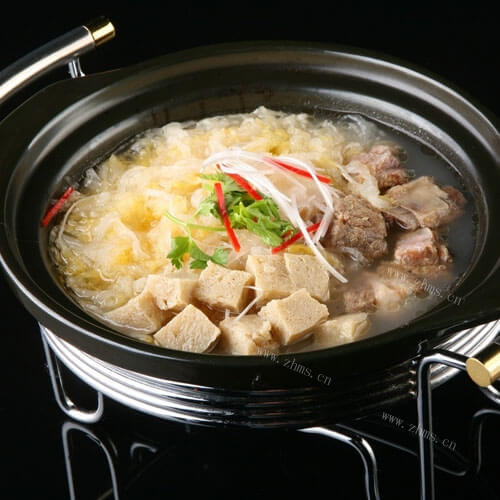 美味的排骨焖豆腐 