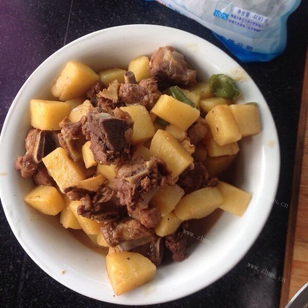 美味的土豆烧排骨的做法