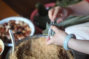 好吃又好看的四角粽做法图解10)