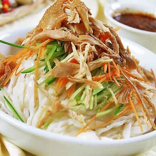 美味的鸡丝凉拌面