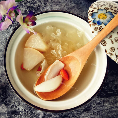 糖水之银耳雪梨汤的做法