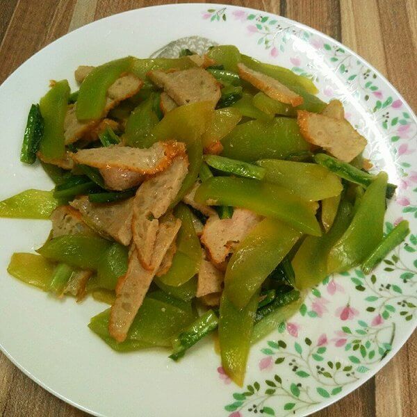 鲜香的莴苣炒肉片