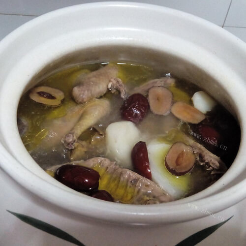 滋补的鸽子炖汤