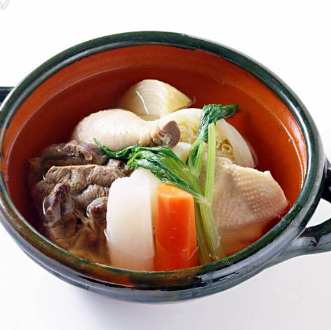 家常砂锅炖鸡腿的做法