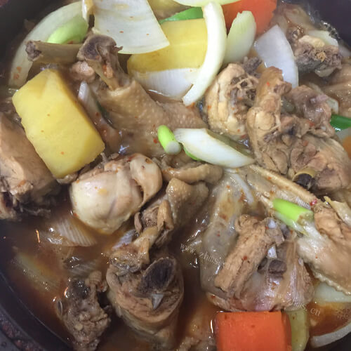 香辣可口的麻辣鸡火锅