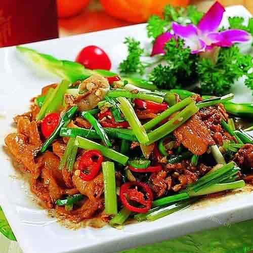 美味的韭菜苔炒肉