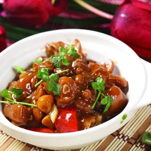 色香味俱全的花生猪手煲