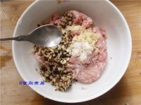 好吃的手工冬菇猪肉丸做法图解3)
