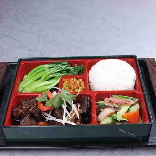 美味红烧牛肉饭的做法