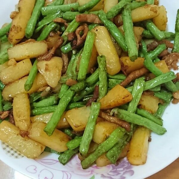 简单美味的土豆烧豇豆