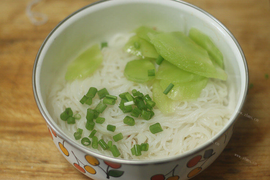 好吃的蕃茄肉丸米线做法图解8)