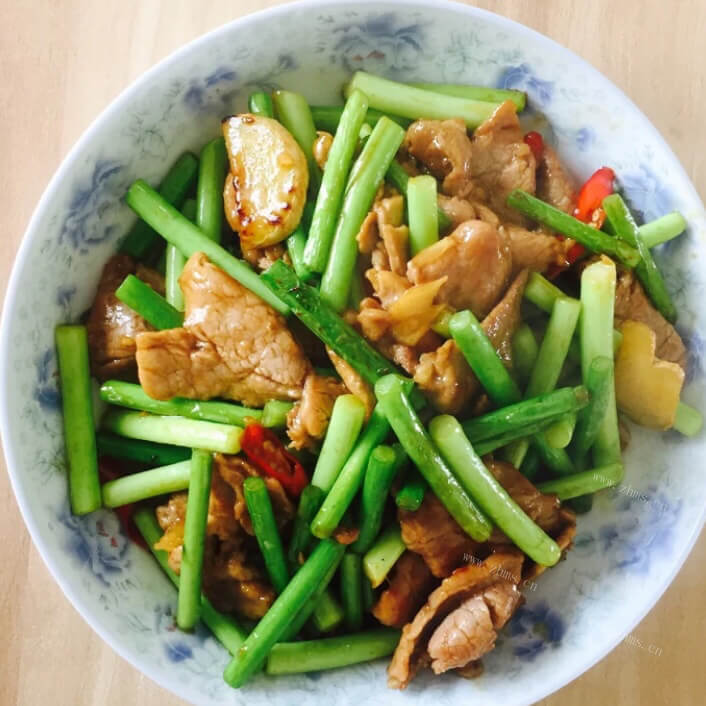 可口的蒜苔炒肉片