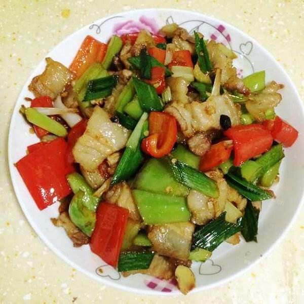 美味的五花肉炖海带的做法