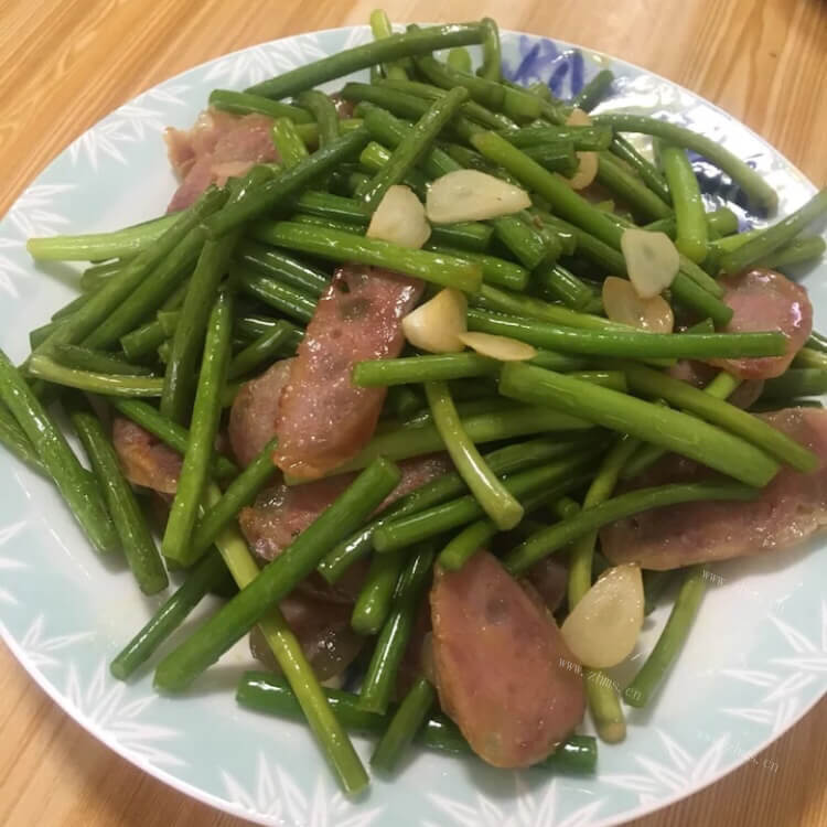 美味的蒜苗炒香肠