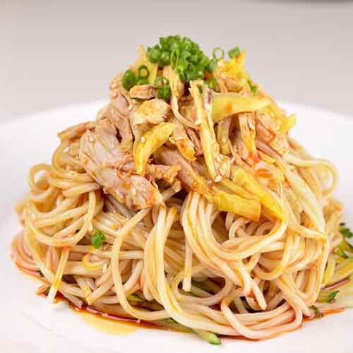 香辣可口的川味鸡丝凉面