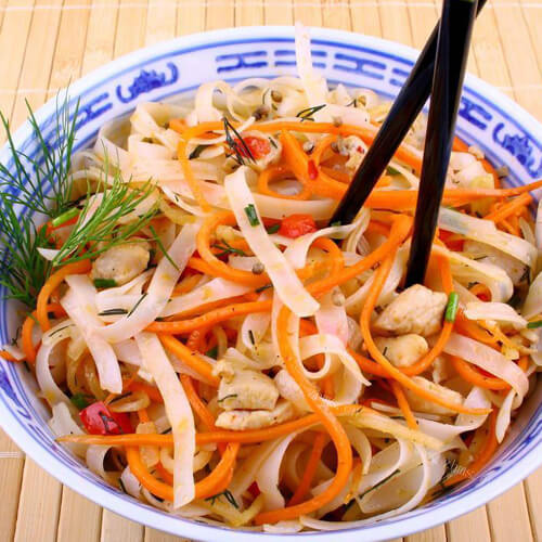 美味的鸡肉米线