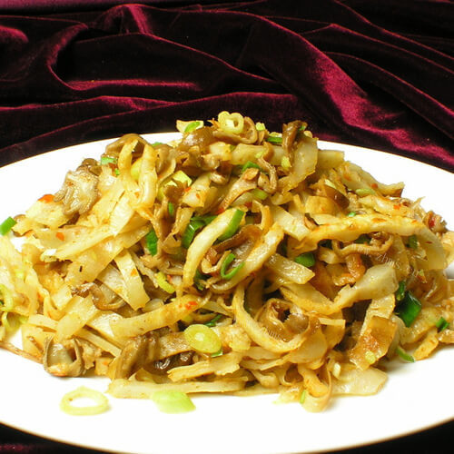 美味的蒜薹鸡蛋炒饼