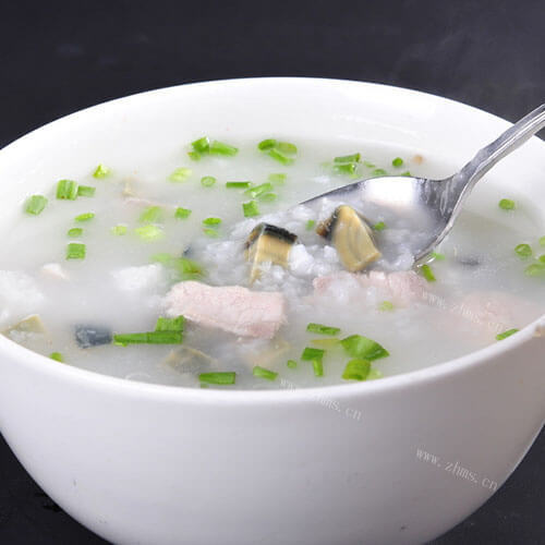 家常广式皮蛋瘦肉粥