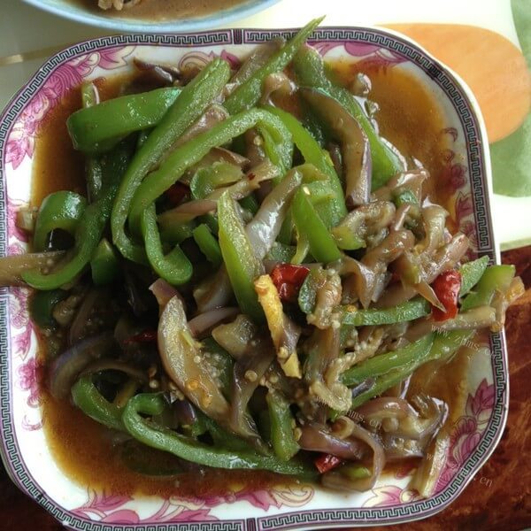 美味的茄子炒青椒