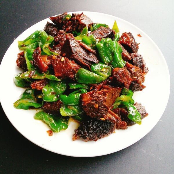 美味的蒜薹炒牛肉