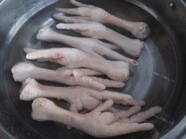美味的腐乳酱凤爪做法图解2)