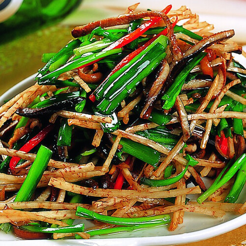 美味的平菇炒韭菜