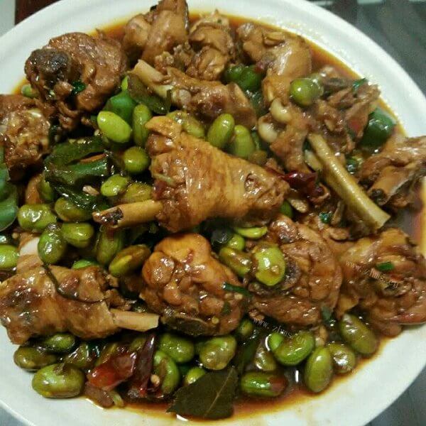 美味的毛豆米烧鸡腿