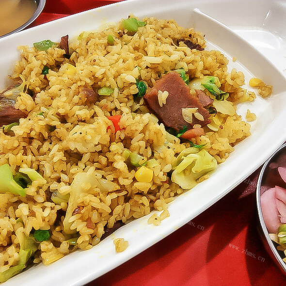 好吃的咖喱牛肉炒饭的做法