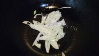 好吃的葱爆平菇做法图解4)