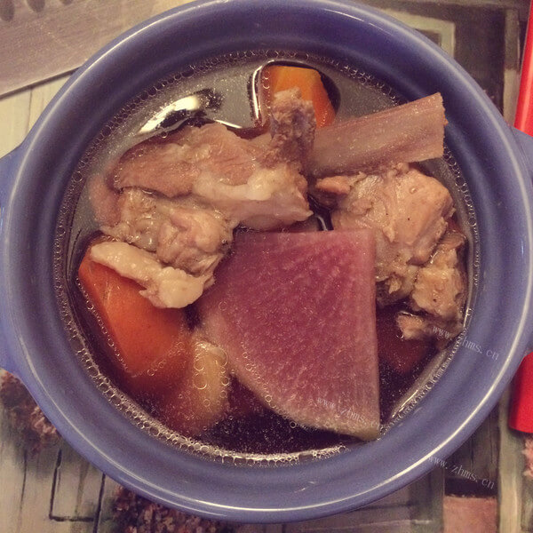 美味的鸡炖萝卜