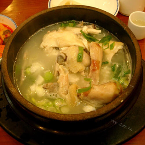 美味的鸡炖墨鱼 