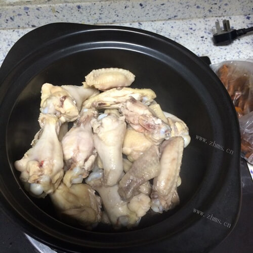 美味的砂锅鸡腿